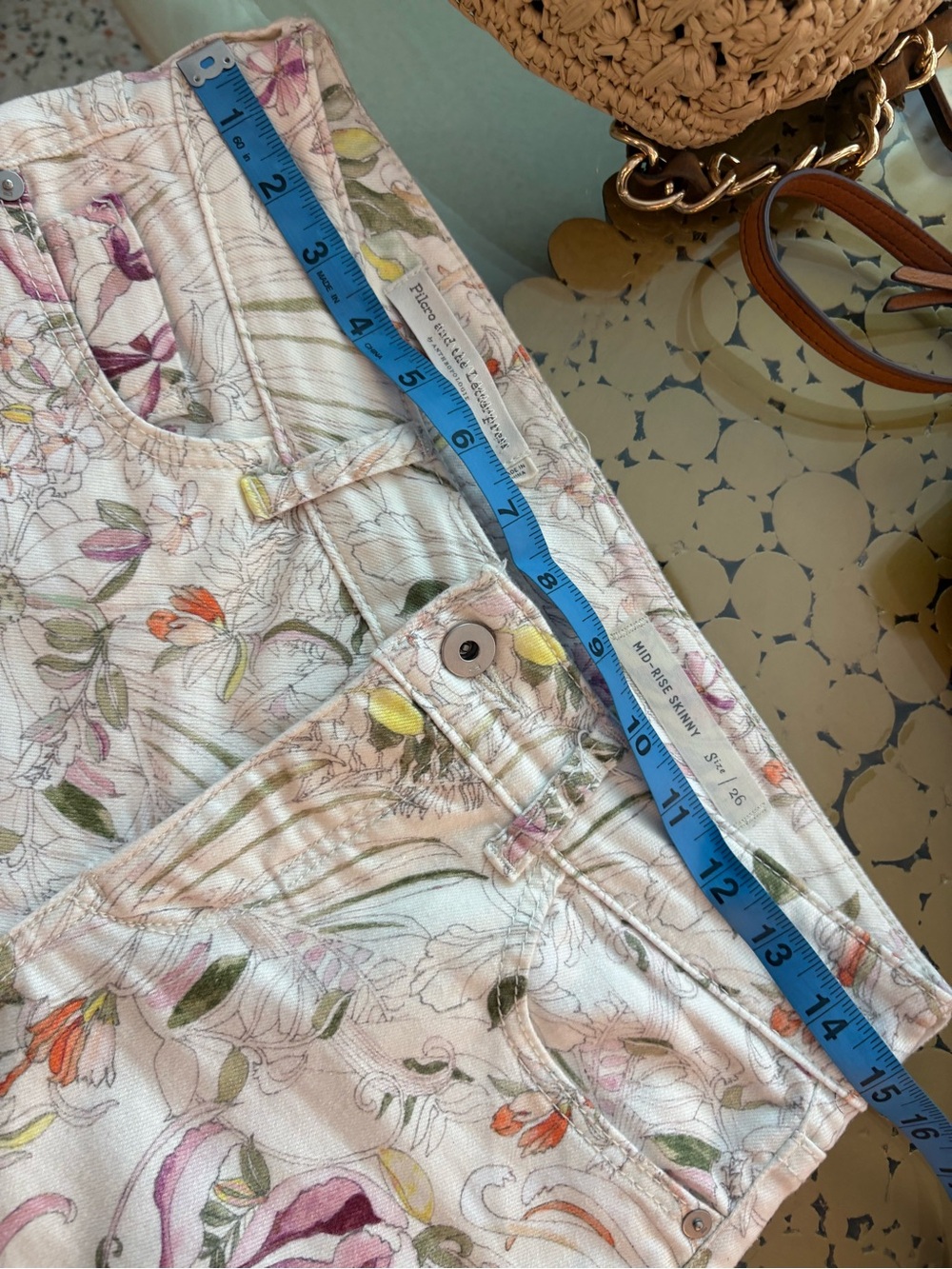ANTHROPOLOGIE PILCRO Floral Print Mid Rise Denim Jeans. Cream background. 26 - Picture 6 of 8